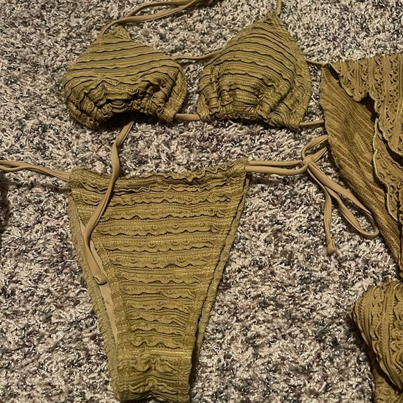 SHEIN Swim Basics Summer Beach Smocked Halter Triangle Bikini Set With Skirt - Picture 6 of 9